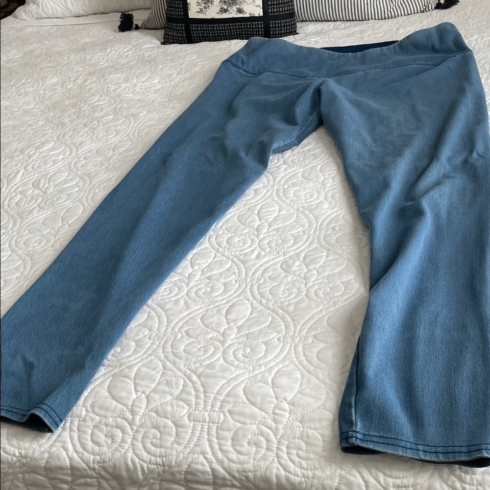 Intro. Blue Leggings
